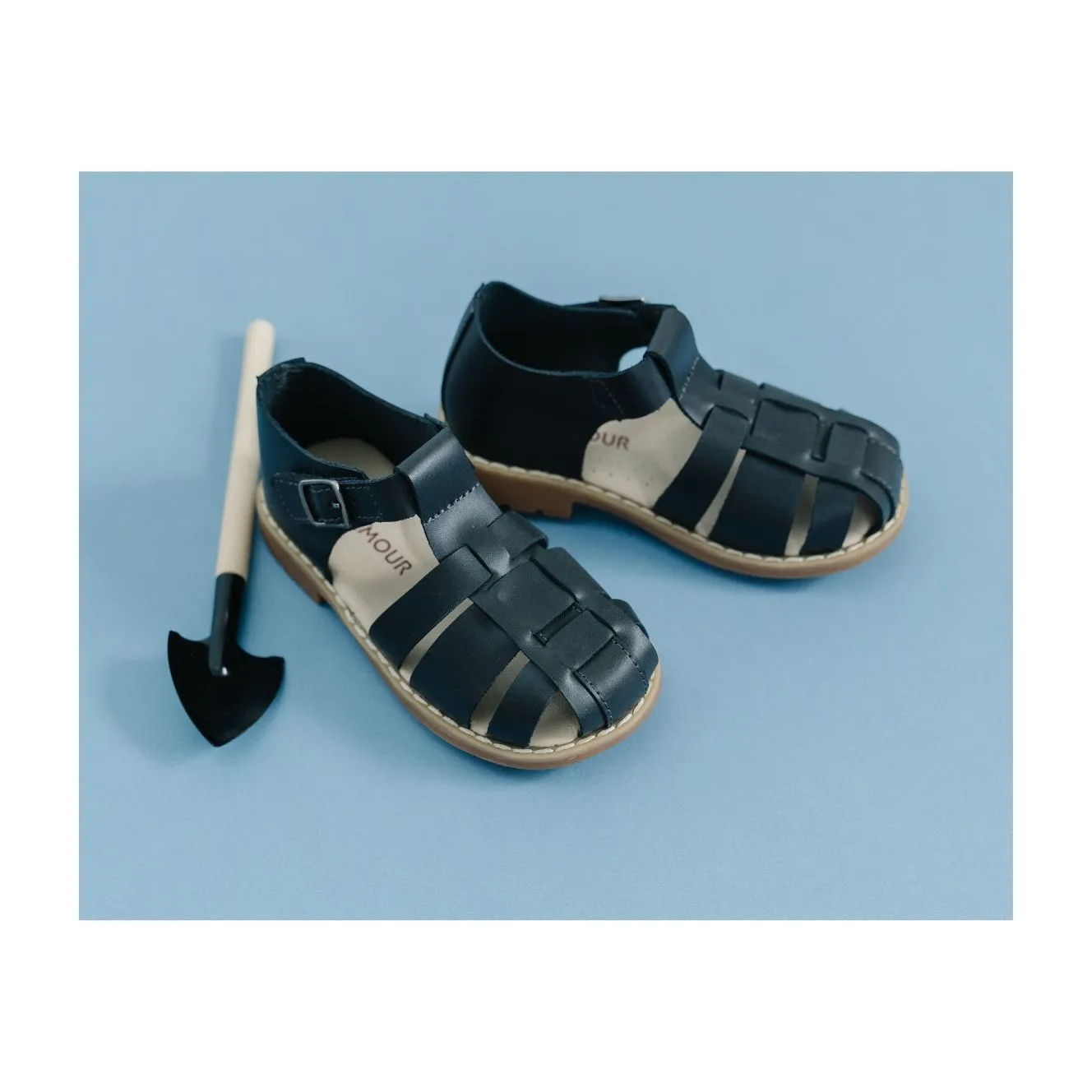 Sure! Heres an optimized title with descriptive modifiers:

Aiden Leather Fisherman Sandals - Comfortable Mens Summer Outdoor Footwear

Let me know if you need any further modifications!