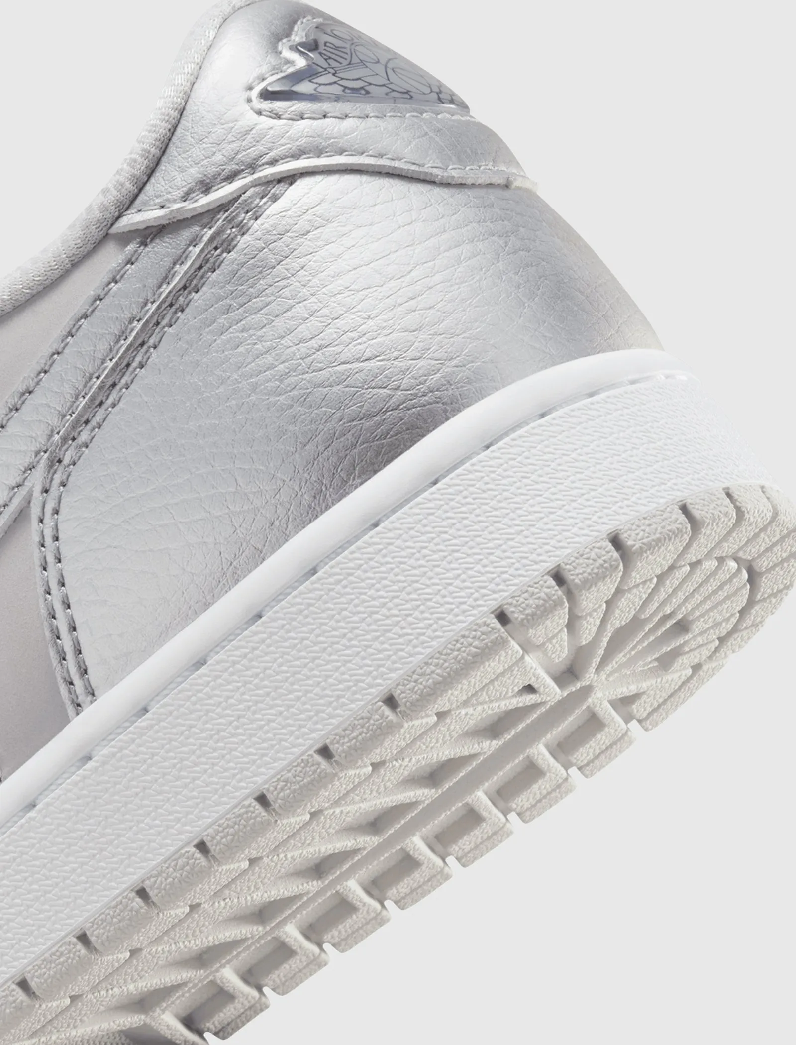 AIR JORDAN 1 LOW OG "METALLIC SILVER"