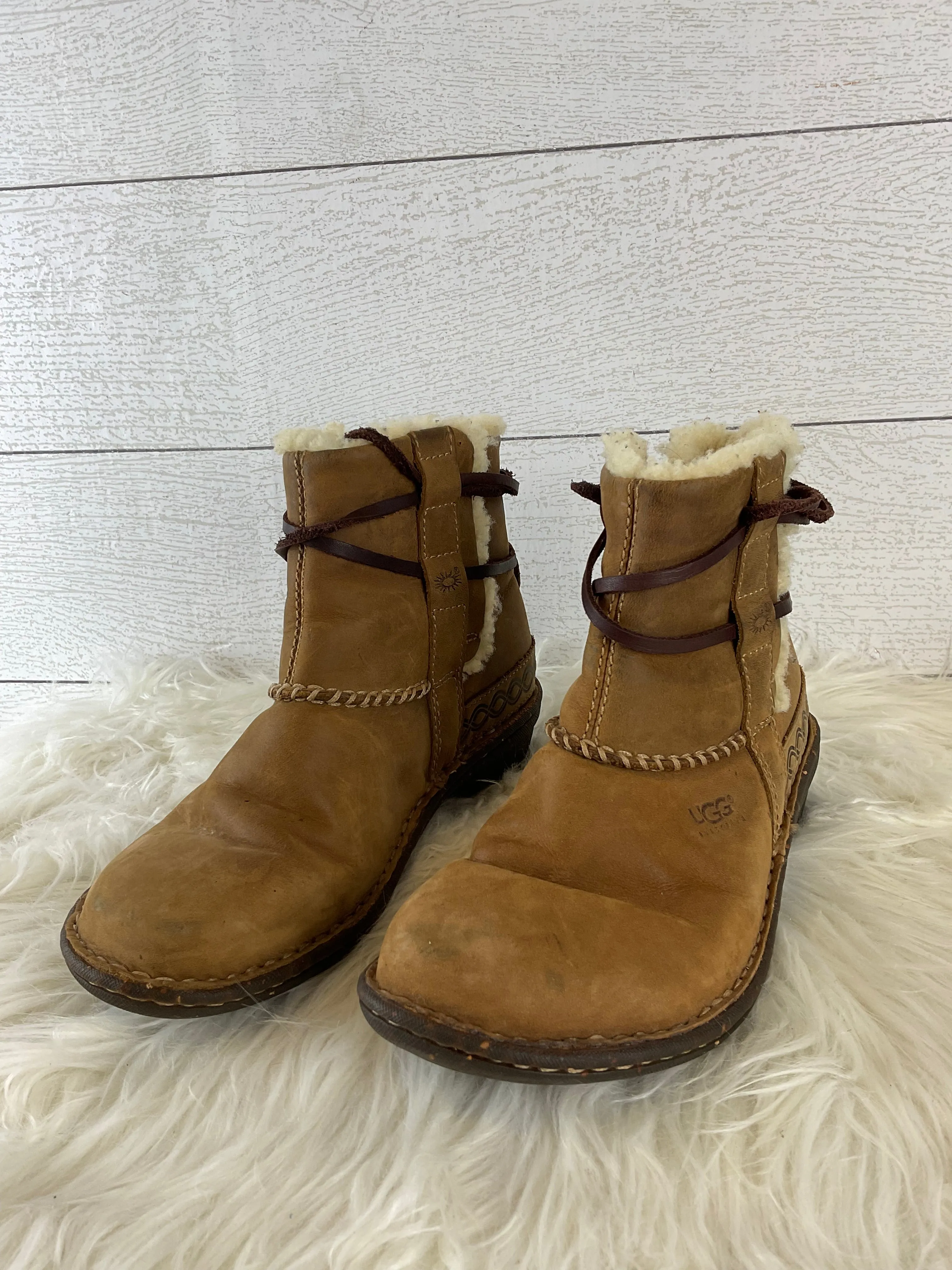 Boots Designer By Ugg  Size: 6