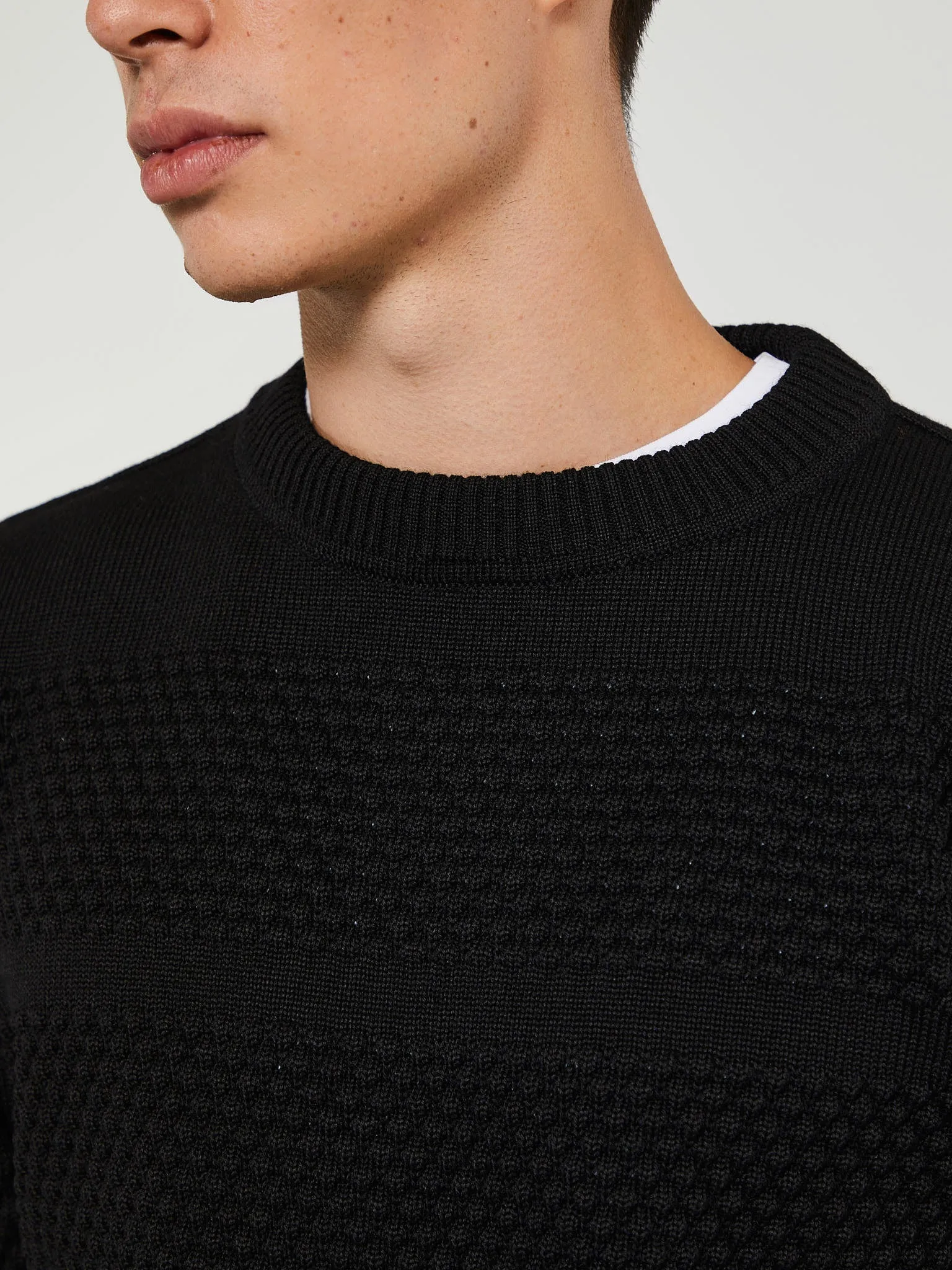 Fisherman II Crewneck Sweater in Black Void