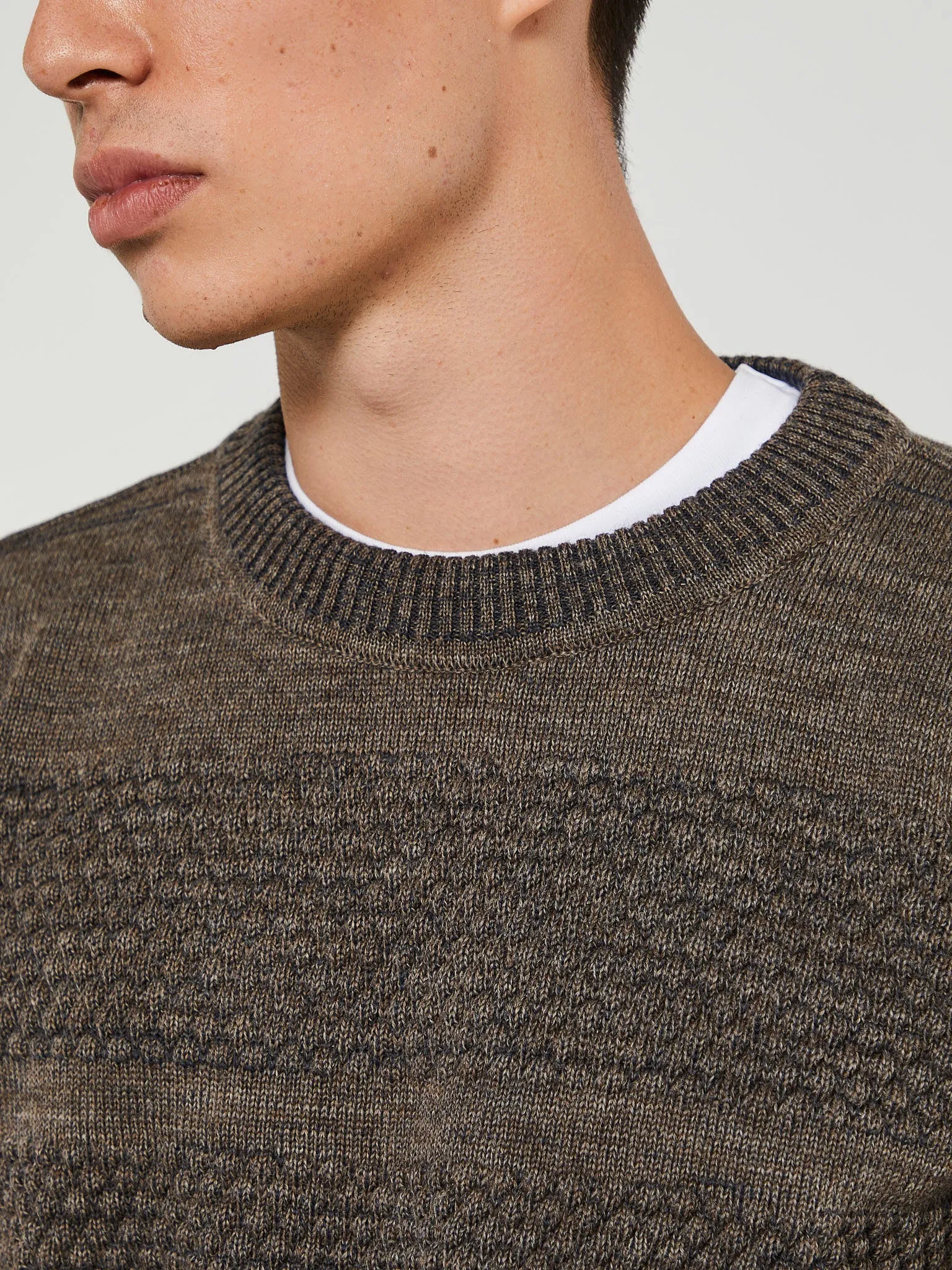 Fisherman II Crewneck Sweater in Terra Brown