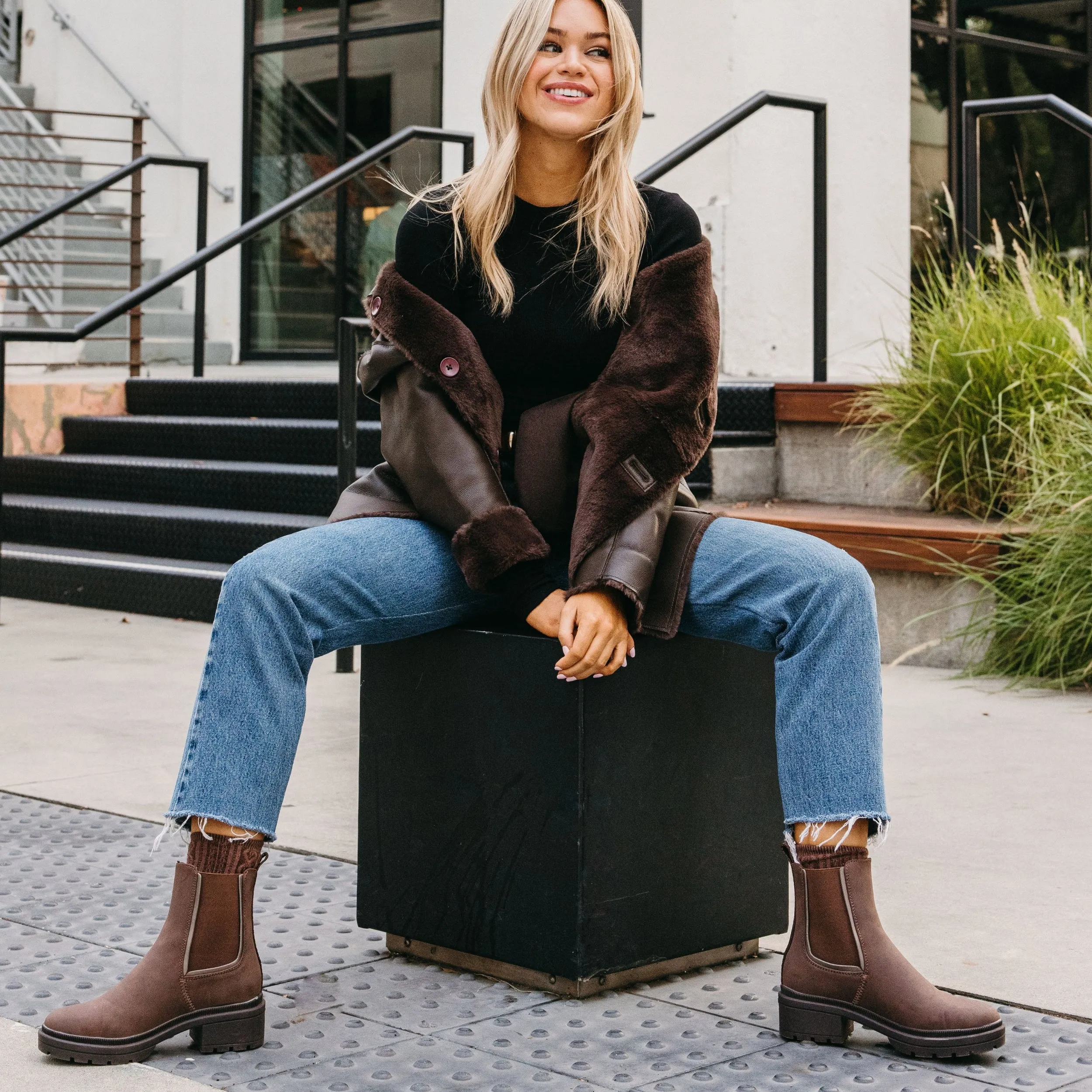 Iggie Dark Brown Chelsea Boot