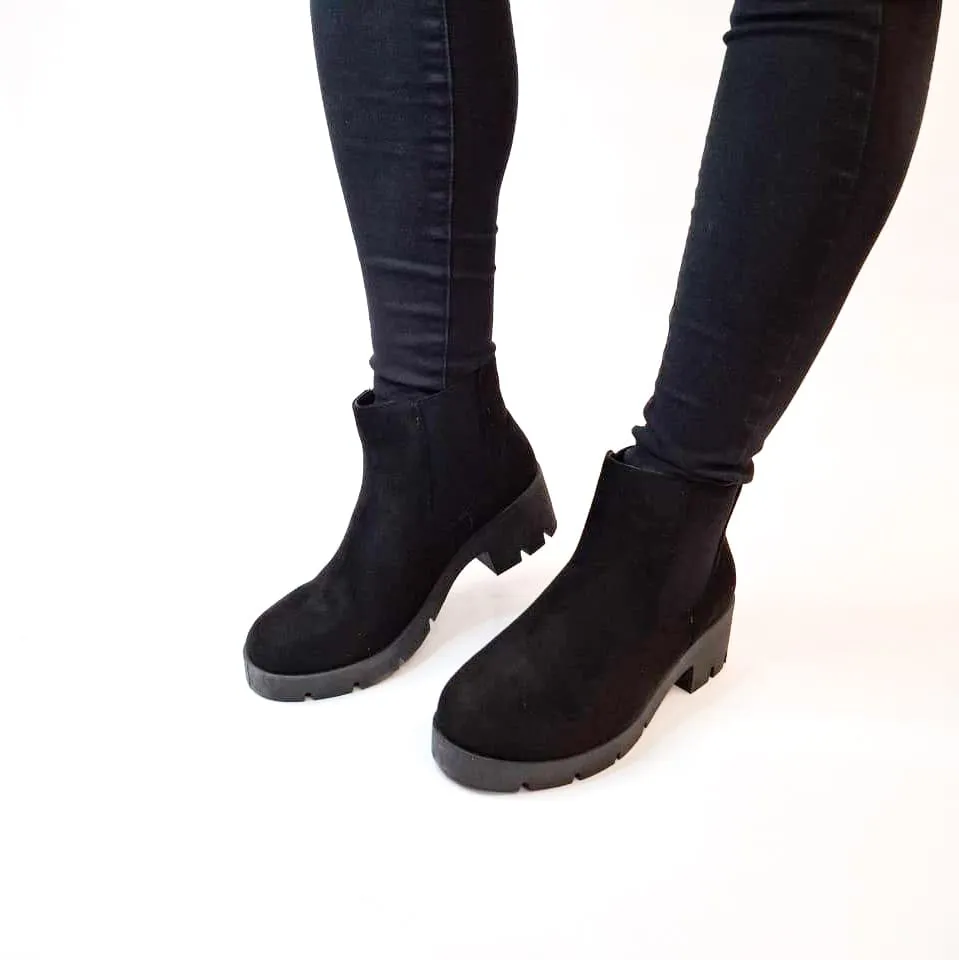 Jumbo Black Chelsea boot