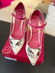 Pointure - Fuchsia/White Newsprint High Heel