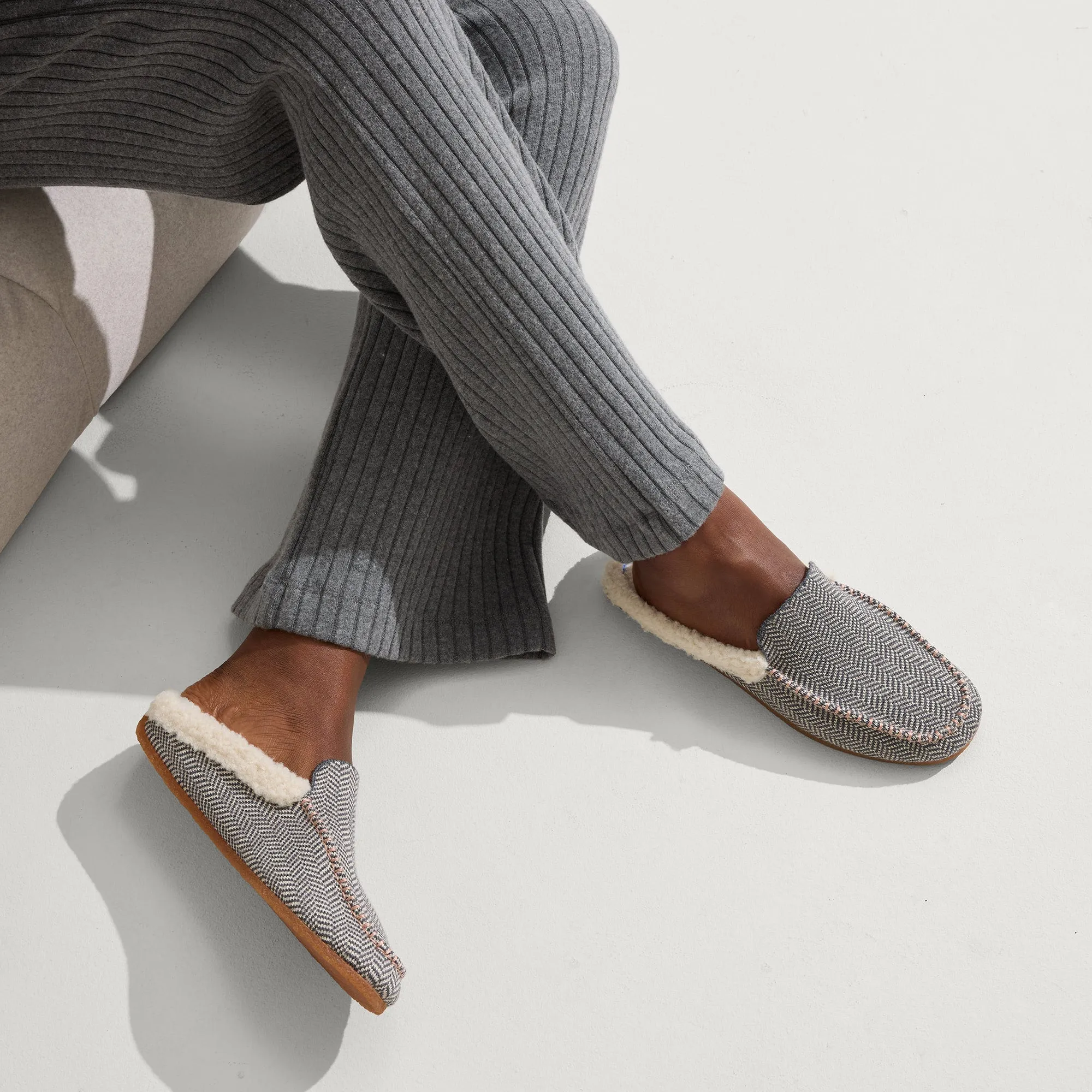 Cozy Grey Herringbone Scuff Slippers for Ultimate Comfort