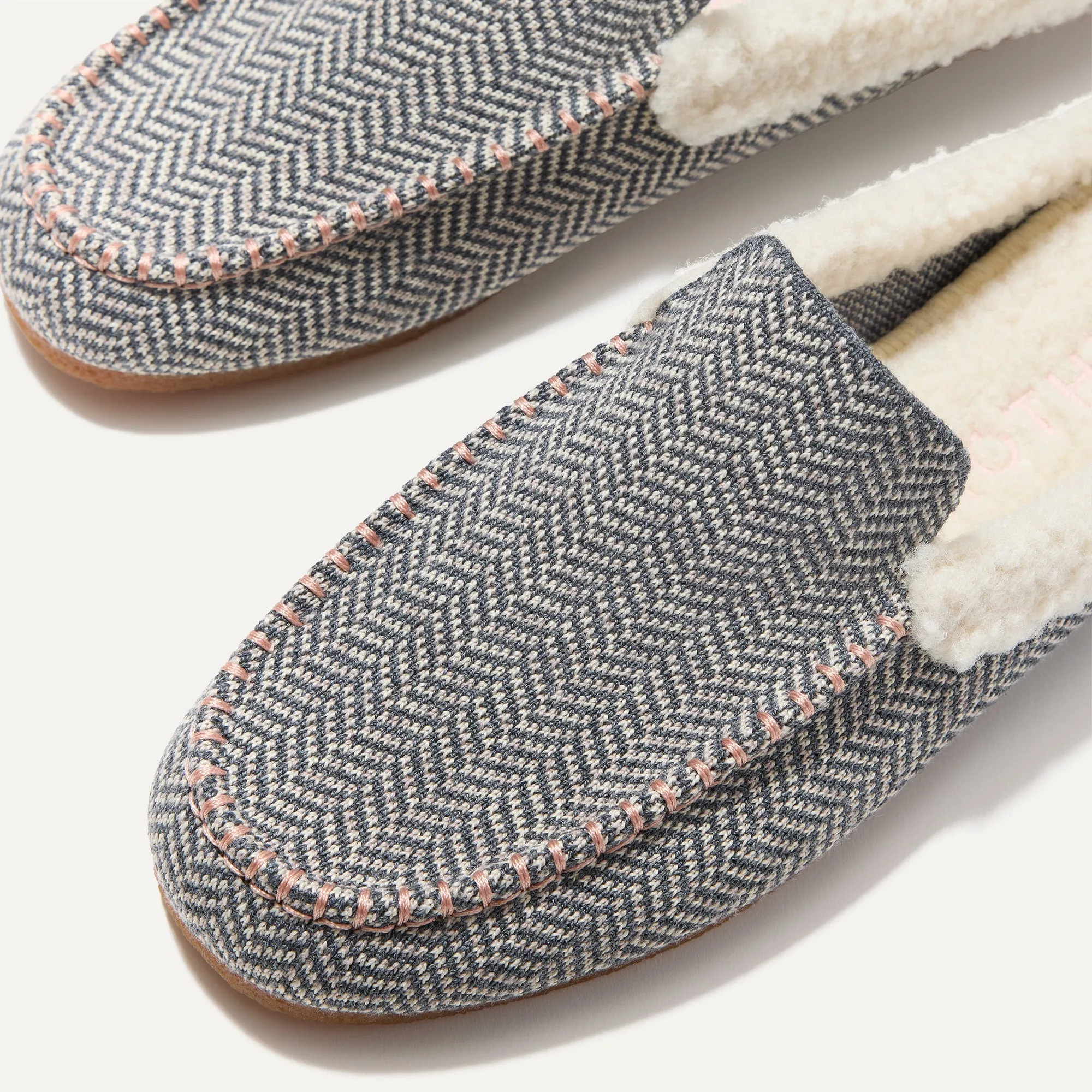 Cozy Grey Herringbone Scuff Slippers for Ultimate Comfort