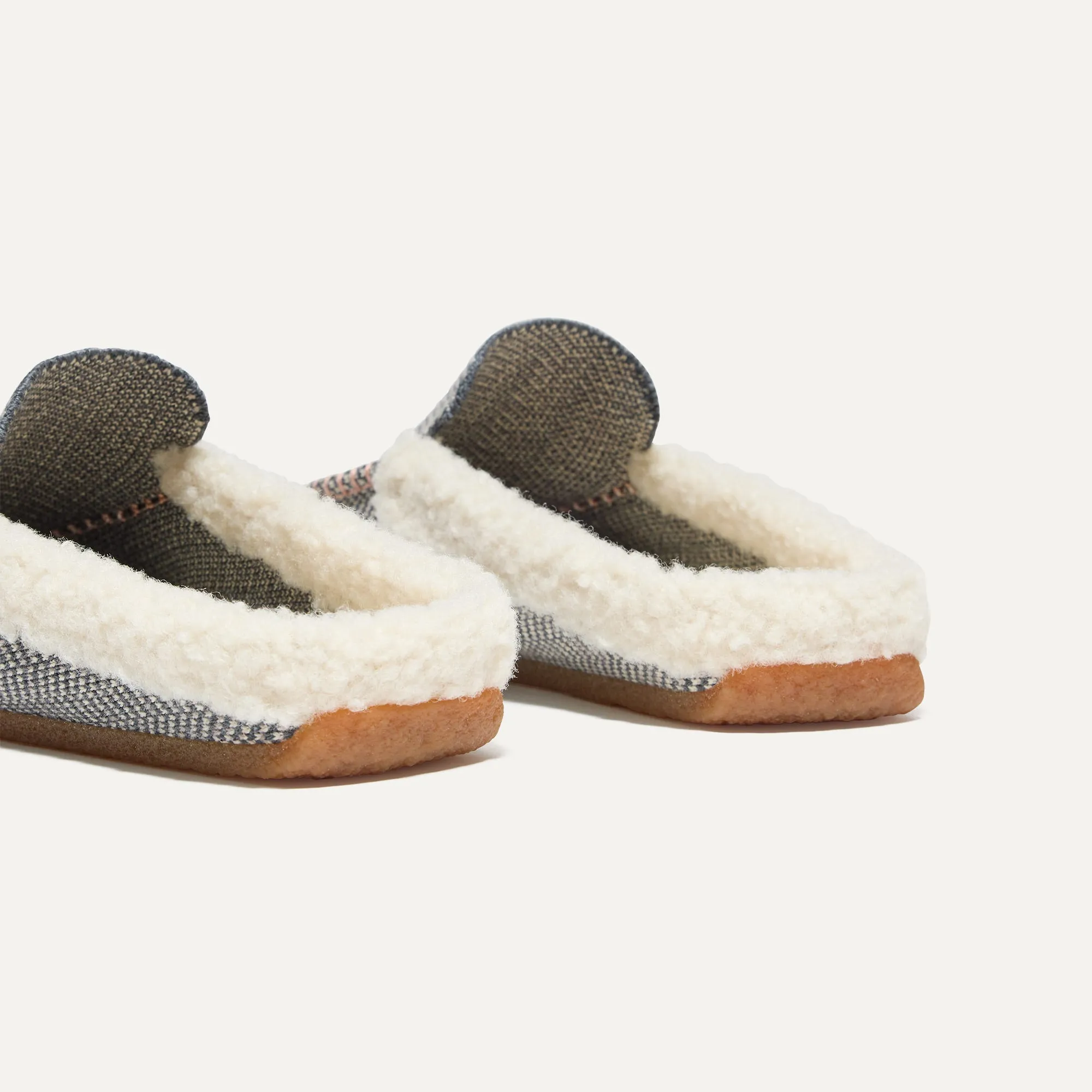 Cozy Grey Herringbone Scuff Slippers for Ultimate Comfort