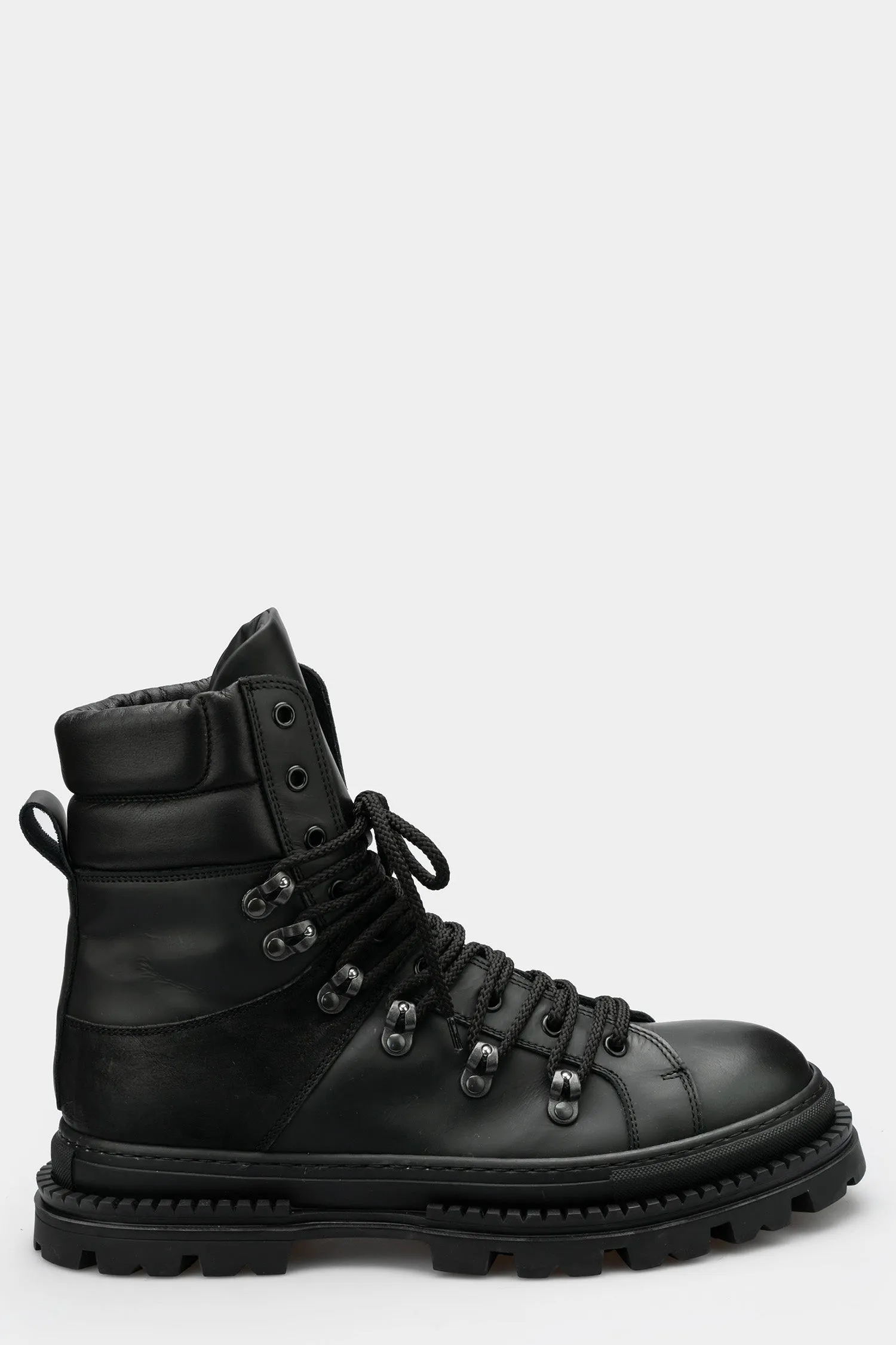 Trekking boots